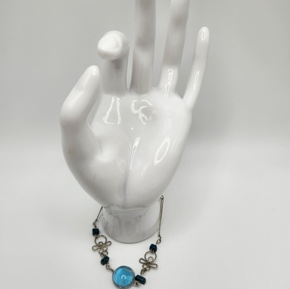A BEAUTY Sterling silver artisan made blue stone delicate bracelet. Hook clasp - Picture 2 of 4